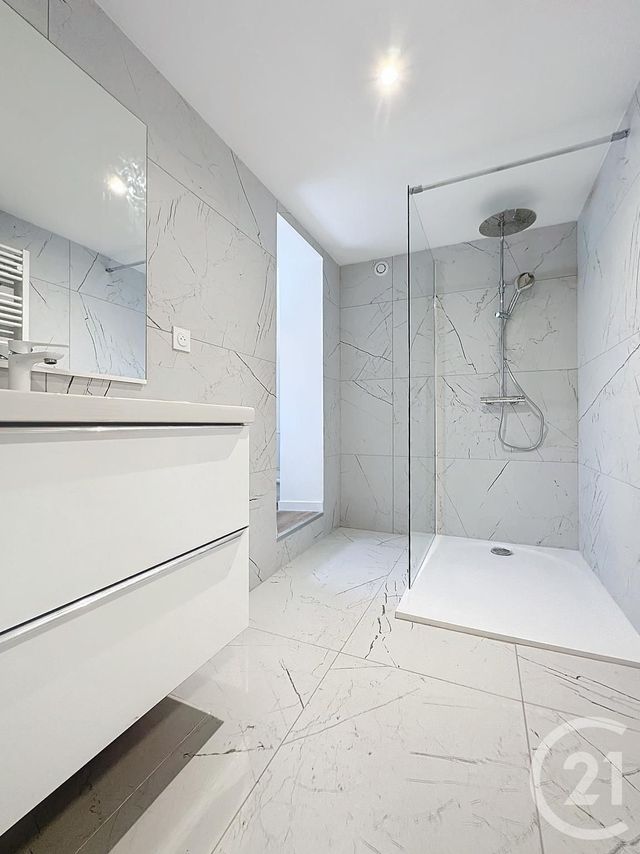 Appartement F3 &agrave; louer - 3 pi&egrave;ces - 75 m2 - Montbeliard - 25 - FRANCHE-COMTE