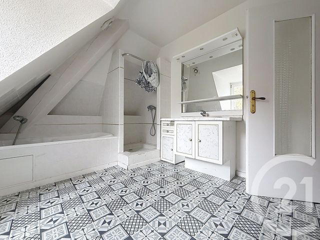 Appartement F3 &agrave; louer - 3 pi&egrave;ces - 80 m2 - Seloncourt - 25 - FRANCHE-COMTE