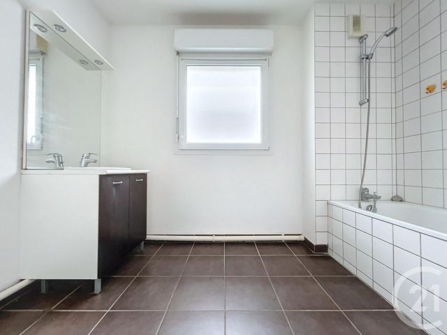 Appartement F4 &agrave; louer - 4 pi&egrave;ces - 75 m2 - Montbeliard - 25 - FRANCHE-COMTE