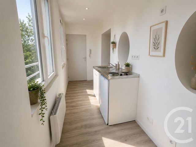 Appartement Studio &agrave; louer - 1 pi&egrave;ce - 26,70 m2 - Ste Suzanne - 25 - FRANCHE-COMTE