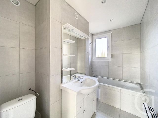 Appartement F4 &agrave; louer - 4 pi&egrave;ces - 70 m2 - Bethoncourt - 25 - FRANCHE-COMTE