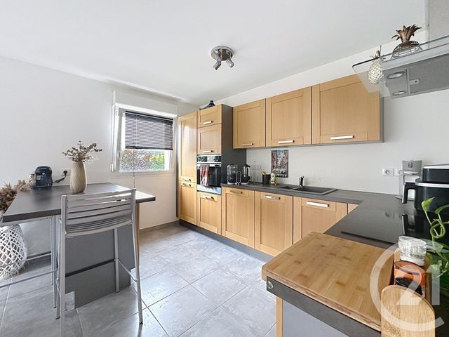 Appartement F4 &agrave; louer - 4 pi&egrave;ces - 80 m2 - Montbeliard - 25 - FRANCHE-COMTE