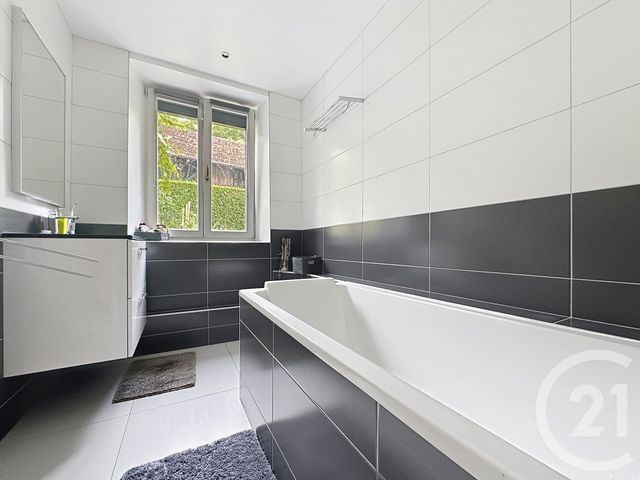 Maison &agrave; louer - 6 pi&egrave;ces - 170 m2 - Colombier Fontaine - 25 - FRANCHE-COMTE