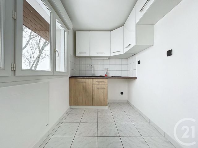 Appartement F4 &agrave; louer - 4 pi&egrave;ces - 70 m2 - Montbeliard - 25 - FRANCHE-COMTE