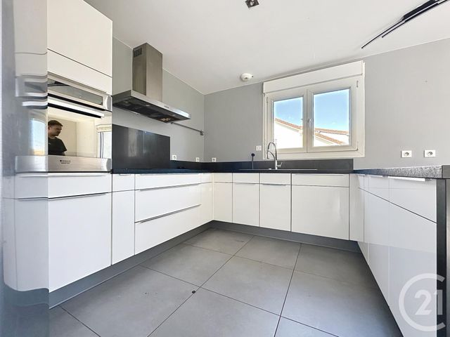 Maison &agrave; louer - 6 pi&egrave;ces - 150 m2 - Chenebier - 70 - FRANCHE-COMTE