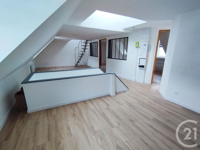 Appartement F3 &agrave; louer - 3 pi&egrave;ces - 75 m2 - Beaucourt - 90 - FRANCHE-COMTE