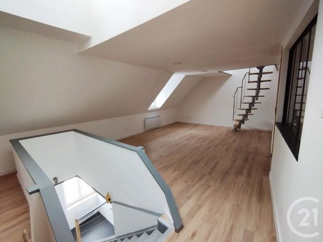 Appartement F3 &agrave; louer - 3 pi&egrave;ces - 75 m2 - Beaucourt - 90 - FRANCHE-COMTE