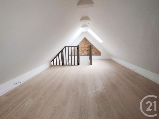 Appartement F3 &agrave; louer - 3 pi&egrave;ces - 75 m2 - Beaucourt - 90 - FRANCHE-COMTE