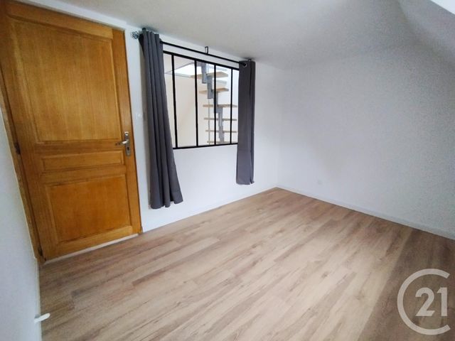 Appartement F3 &agrave; louer - 3 pi&egrave;ces - 75 m2 - Beaucourt - 90 - FRANCHE-COMTE