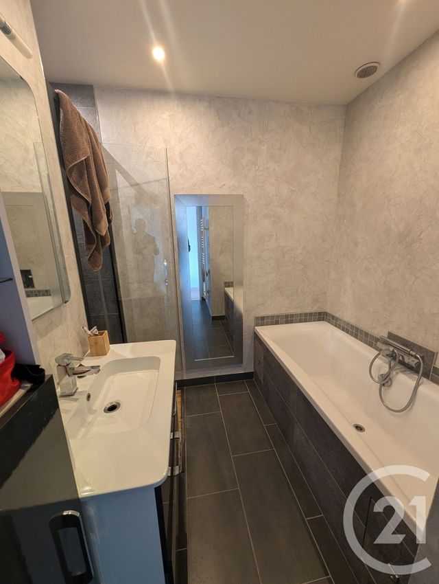 Appartement F3 &agrave; louer - 3 pi&egrave;ces - 57,25 m2 - Pau - 64 - AQUITAINE