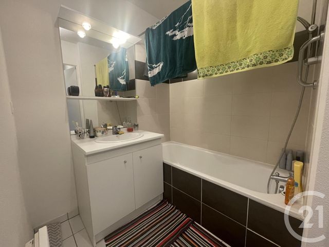 Appartement F3 &agrave; louer - 3 pi&egrave;ces - 55,99 m2 - Mourenx - 64 - AQUITAINE