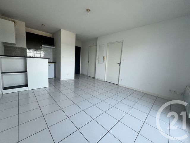 Appartement &agrave; louer - 2 pi&egrave;ces - 35 m2 - Mourenx - 64 - AQUITAINE