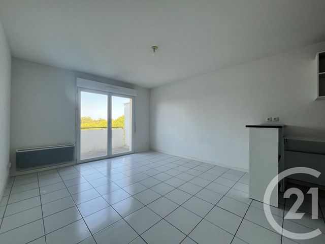 Appartement &agrave; louer - 2 pi&egrave;ces - 35 m2 - Mourenx - 64 - AQUITAINE
