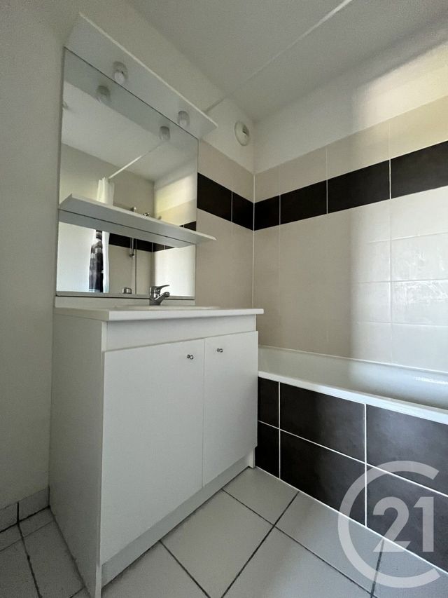 Appartement &agrave; louer - 2 pi&egrave;ces - 35 m2 - Mourenx - 64 - AQUITAINE