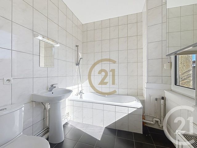 Appartement F2 &agrave; louer - 2 pi&egrave;ces - 41 m2 - Beaucourt - 90 - FRANCHE-COMTE