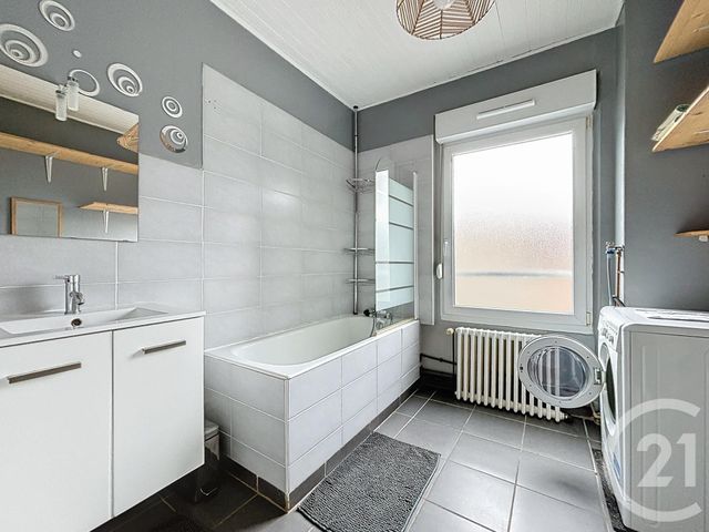 Appartement F3 &agrave; louer - 3 pi&egrave;ces - 70 m2 - Belfort - 90 - FRANCHE-COMTE