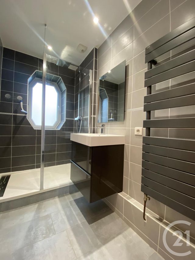 Appartement F4 &agrave; louer - 3 pi&egrave;ces - 79 m2 - Belfort - 90 - FRANCHE-COMTE