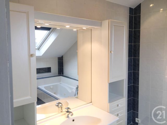 Appartement F4 &agrave; louer - 4 pi&egrave;ces - 100 m2 - Belfort - 90 - FRANCHE-COMTE