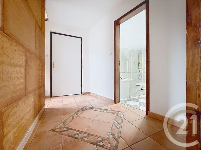 Appartement F4 &agrave; louer - 4 pi&egrave;ces - 86,01 m2 - Belfort - 90 - FRANCHE-COMTE