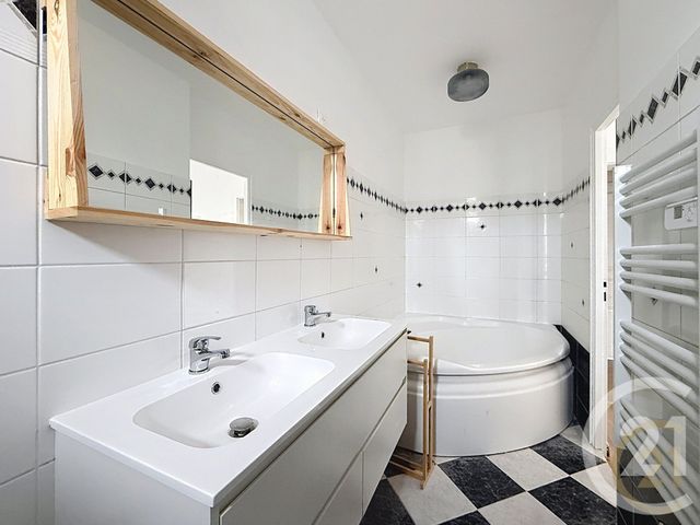 Appartement F4 &agrave; louer - 4 pi&egrave;ces - 83,70 m2 - Belfort - 90 - FRANCHE-COMTE