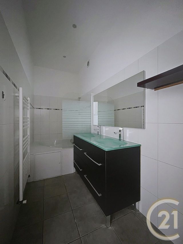 Appartement &agrave; louer - 3 pi&egrave;ces - 93 m2 - Belfort - 90 - FRANCHE-COMTE