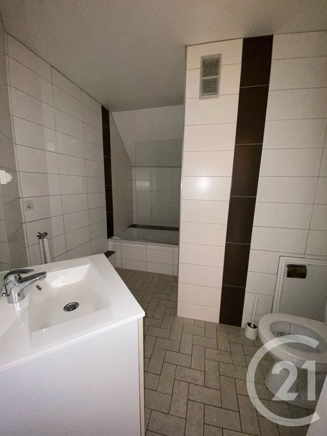 Appartement F2 &agrave; louer - 2 pi&egrave;ces - 55,22 m2 - Belfort - 90 - FRANCHE-COMTE