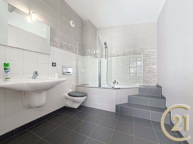 Appartement F6 &agrave; louer - 6 pi&egrave;ces - 137,77 m2 - Belfort - 90 - FRANCHE-COMTE