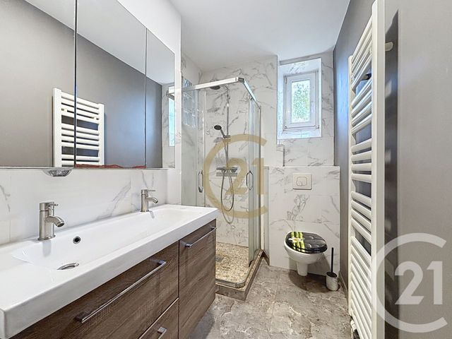 Appartement F3 &agrave; louer - 3 pi&egrave;ces - 75 m2 - Belfort - 90 - FRANCHE-COMTE