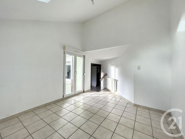 Appartement F3 &agrave; louer - 2 pi&egrave;ces - 50 m2 - Bourogne - 90 - FRANCHE-COMTE