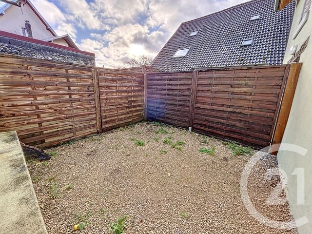 Appartement F3 &agrave; louer - 2 pi&egrave;ces - 50 m2 - Bourogne - 90 - FRANCHE-COMTE