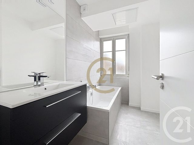 Appartement F4 &agrave; louer - 4 pi&egrave;ces - 71,40 m2 - Belfort - 90 - FRANCHE-COMTE