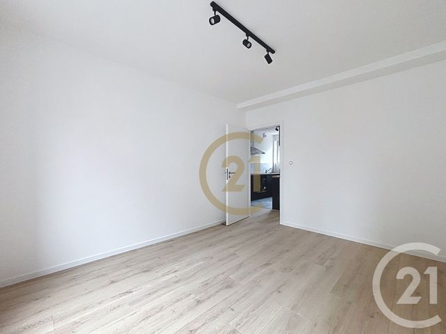 Appartement F4 &agrave; louer - 4 pi&egrave;ces - 71,40 m2 - Belfort - 90 - FRANCHE-COMTE