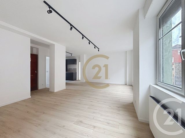 Appartement F4 &agrave; louer - 4 pi&egrave;ces - 71,40 m2 - Belfort - 90 - FRANCHE-COMTE
