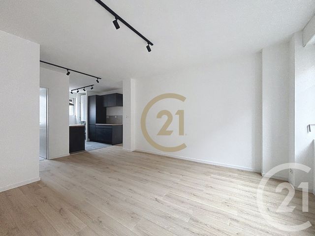 Appartement F4 &agrave; louer - 4 pi&egrave;ces - 71,40 m2 - Belfort - 90 - FRANCHE-COMTE