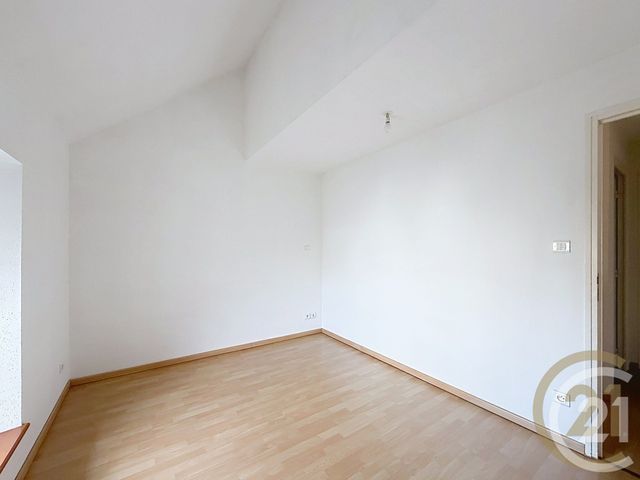 Appartement F3 &agrave; louer - 2 pi&egrave;ces - 50 m2 - Bourogne - 90 - FRANCHE-COMTE