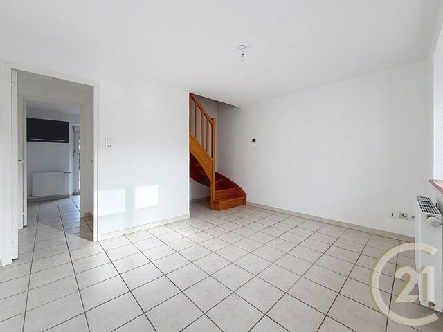 Appartement F3 &agrave; louer - 2 pi&egrave;ces - 50 m2 - Bourogne - 90 - FRANCHE-COMTE