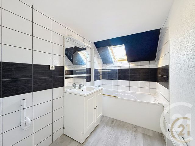 Appartement &agrave; louer - 4 pi&egrave;ces - 72 m2 - Belfort - 90 - FRANCHE-COMTE