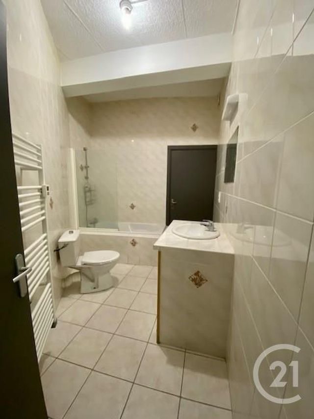 Appartement F2 &agrave; louer - 2 pi&egrave;ces - 58,75 m2 - Monclar De Quercy - 82 - MIDI-PYRENEES
