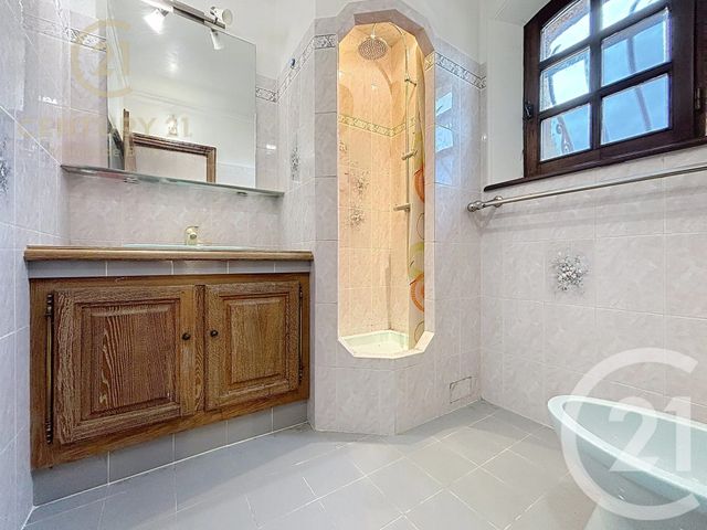 Maison à vendre - 5 pièces - 175,95 m2 - Grasse - 06 - PROVENCE-ALPES-COTE-D-AZUR