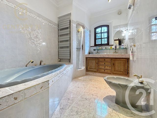 Maison à vendre - 5 pièces - 175,95 m2 - Grasse - 06 - PROVENCE-ALPES-COTE-D-AZUR