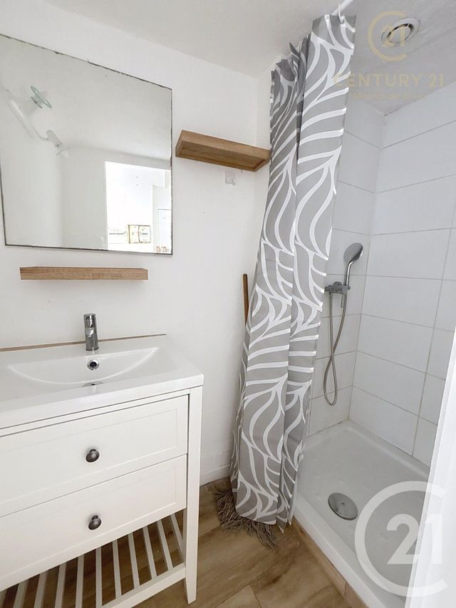 Appartement F1 à louer - 1 pièce - 25,11 m2 - Grasse - 06 - PROVENCE-ALPES-COTE-D-AZUR