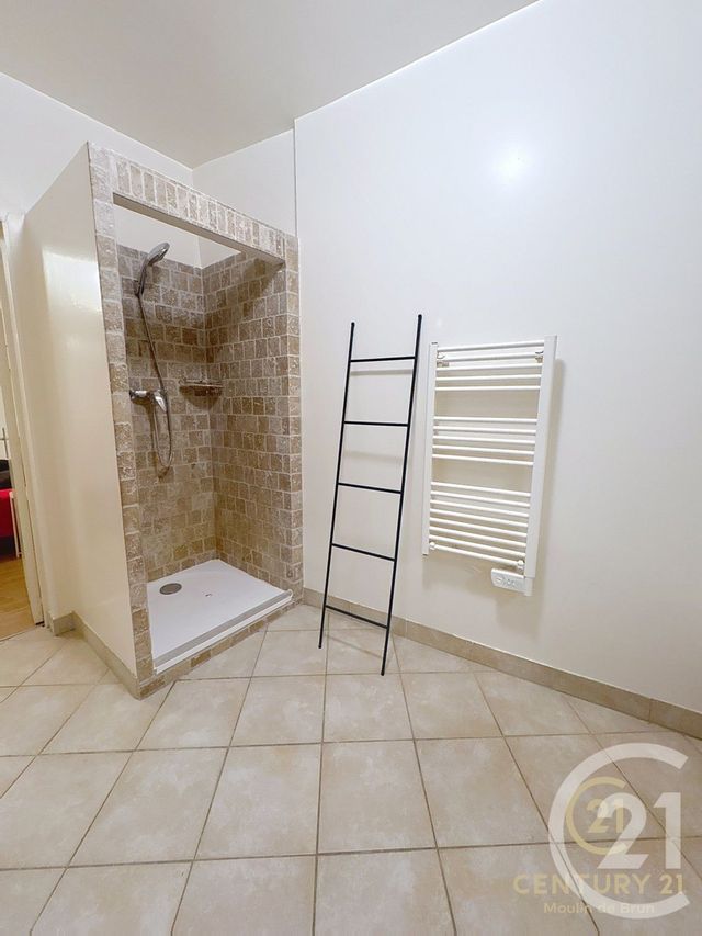 Appartement F2 &agrave; louer - 2 pi&egrave;ces - 68,66 m2 - Grasse - 06 - PROVENCE-ALPES-COTE-D-AZUR