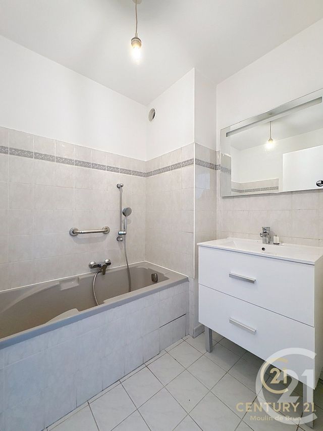 Appartement F2 &agrave; louer - 2 pi&egrave;ces - 46 m2 - Grasse - 06 - PROVENCE-ALPES-COTE-D-AZUR