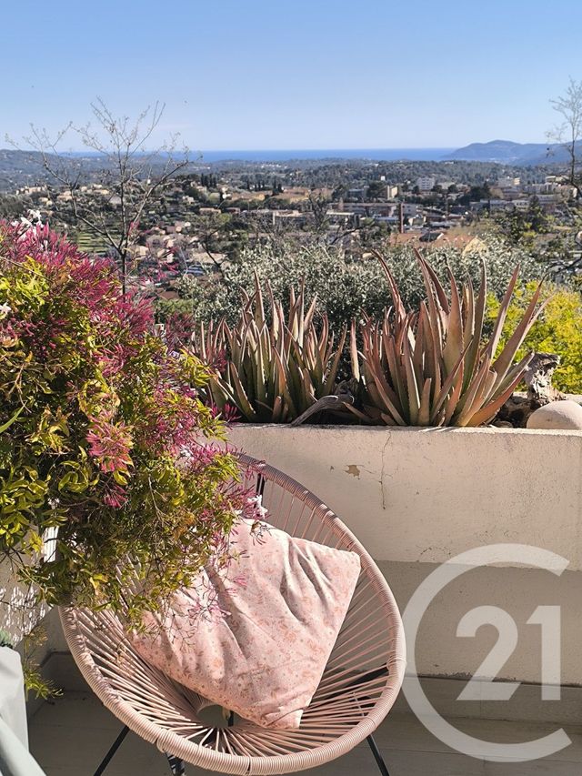 Appartement F3 &agrave; louer - 3 pi&egrave;ces - 98,47 m2 - Grasse - 06 - PROVENCE-ALPES-COTE-D-AZUR