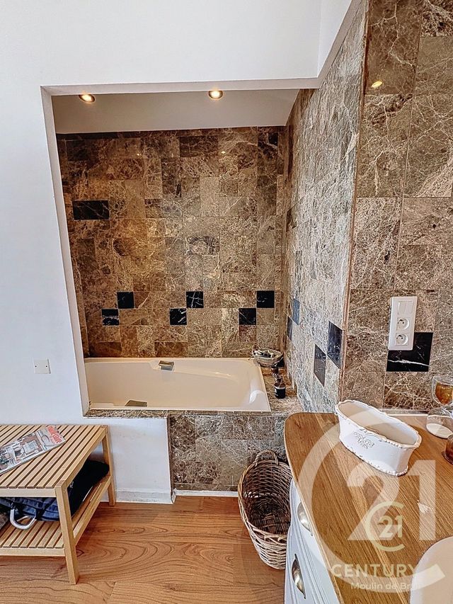 Appartement F3 &agrave; louer - 3 pi&egrave;ces - 98,47 m2 - Grasse - 06 - PROVENCE-ALPES-COTE-D-AZUR