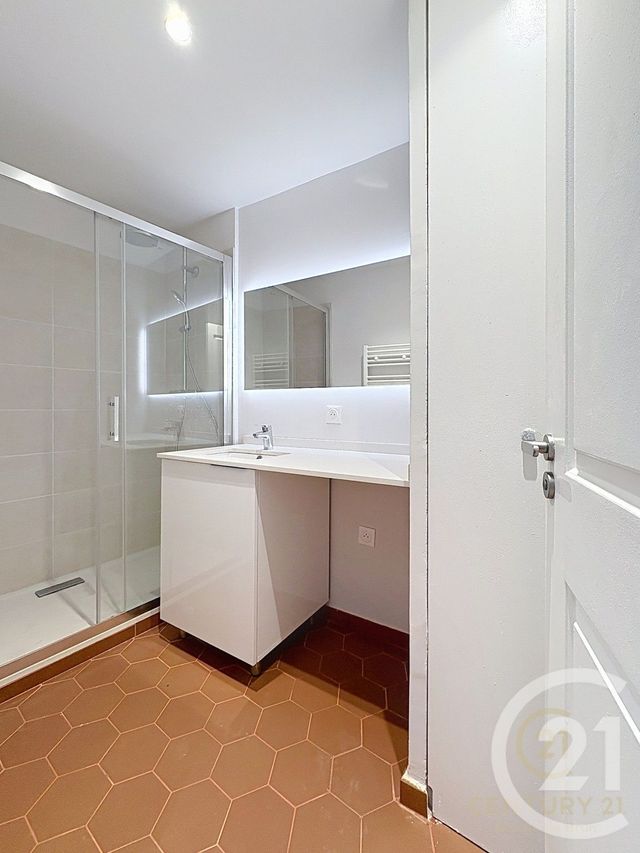 Appartement F3 &agrave; louer - 3 pi&egrave;ces - 53,40 m2 - Grasse - 06 - PROVENCE-ALPES-COTE-D-AZUR