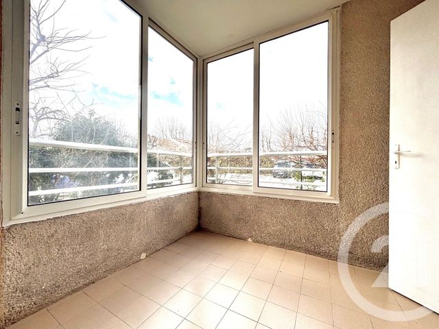 Appartement F2 &agrave; louer - 2 pi&egrave;ces - 25,74 m2 - Plan De Cuques - 13 - PROVENCE-ALPES-COTE-D-AZUR