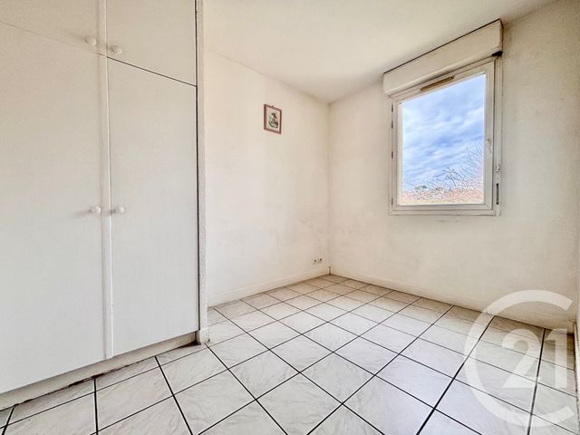 Appartement F2 &agrave; louer - 2 pi&egrave;ces - 25,74 m2 - Plan De Cuques - 13 - PROVENCE-ALPES-COTE-D-AZUR