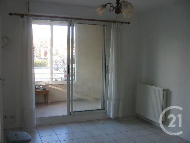 Appartement F2 &agrave; louer - 2 pi&egrave;ces - 25,74 m2 - Plan De Cuques - 13 - PROVENCE-ALPES-COTE-D-AZUR