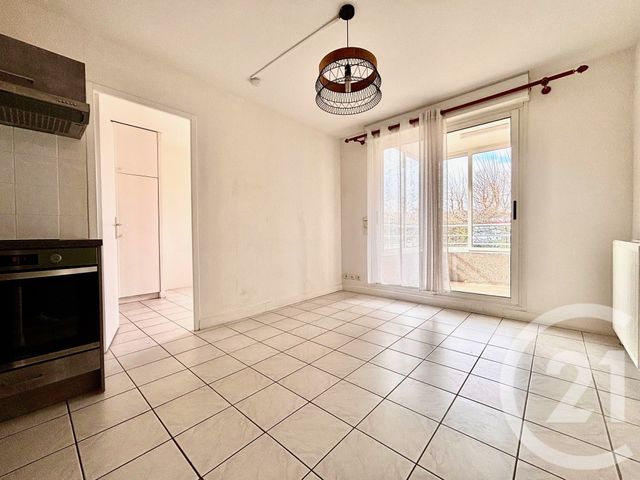 Appartement F2 &agrave; louer - 2 pi&egrave;ces - 25,74 m2 - Plan De Cuques - 13 - PROVENCE-ALPES-COTE-D-AZUR